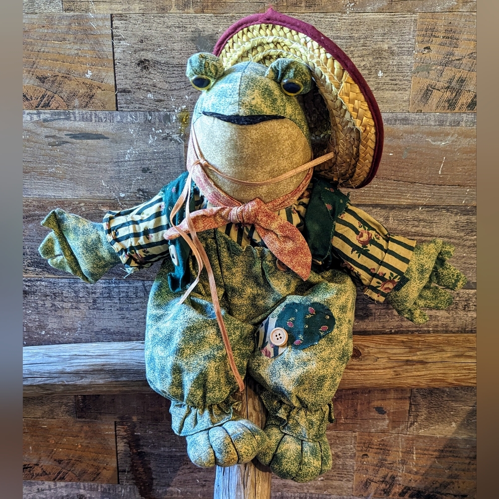 Collection Whimsical Froggie With Straw Hat